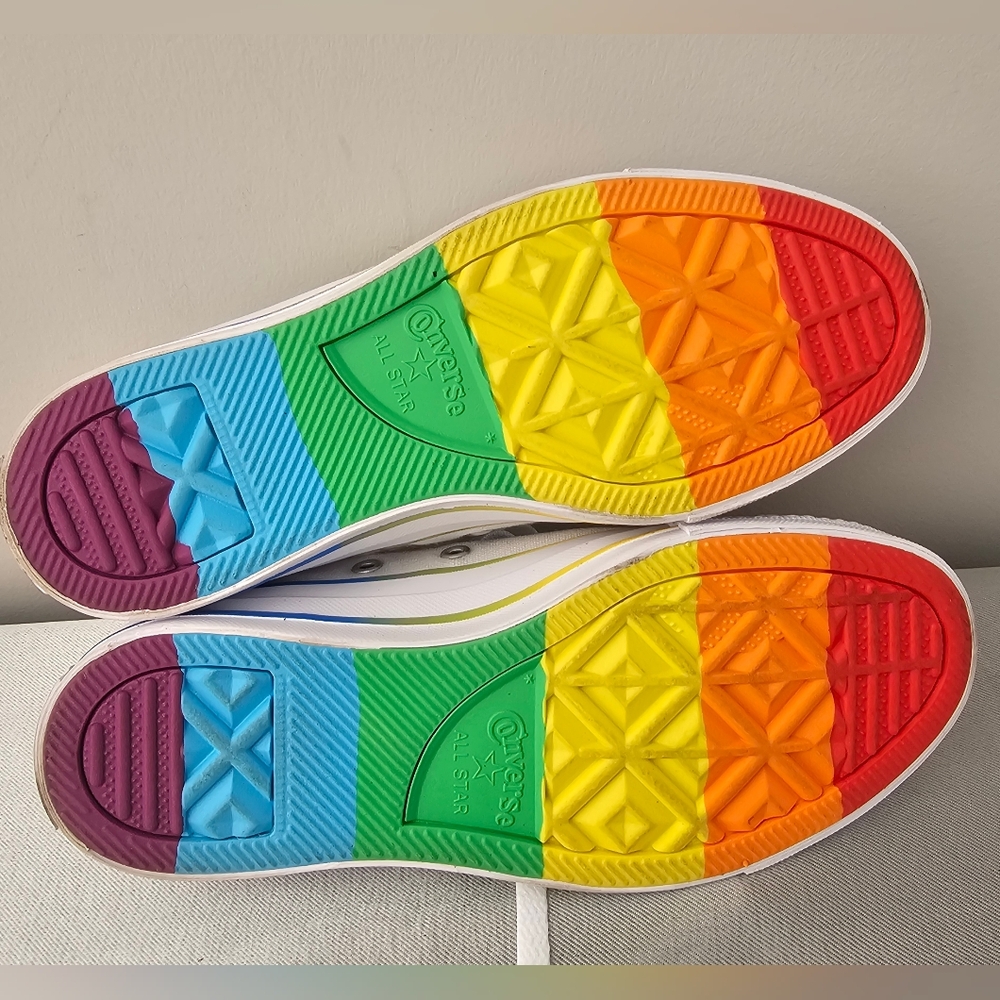 NWOB  CONVERSE White Low Love Pride Sneakers, Shoes - Picture 8 of 9